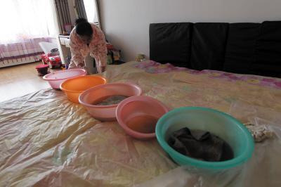 聊城楼上漏水，住户失联，小区没物管，业主维权难！律师来支招……